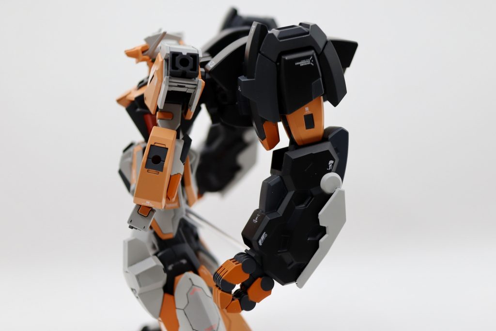 個人的ポイント③バックパックアームは塗り分けのため、接続の一部をネオジウム磁石にしています！若干グラつきますが、しっかりと保持してくれていて安心しています笑