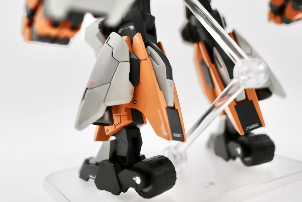 個人的ポイント②マーキュリーS、ネプチューンSと同様に、腿裏の隙間はストライクの膝パーツで塞ぎました！ちょっとしたストライクらしさを残せるので気に入っています！