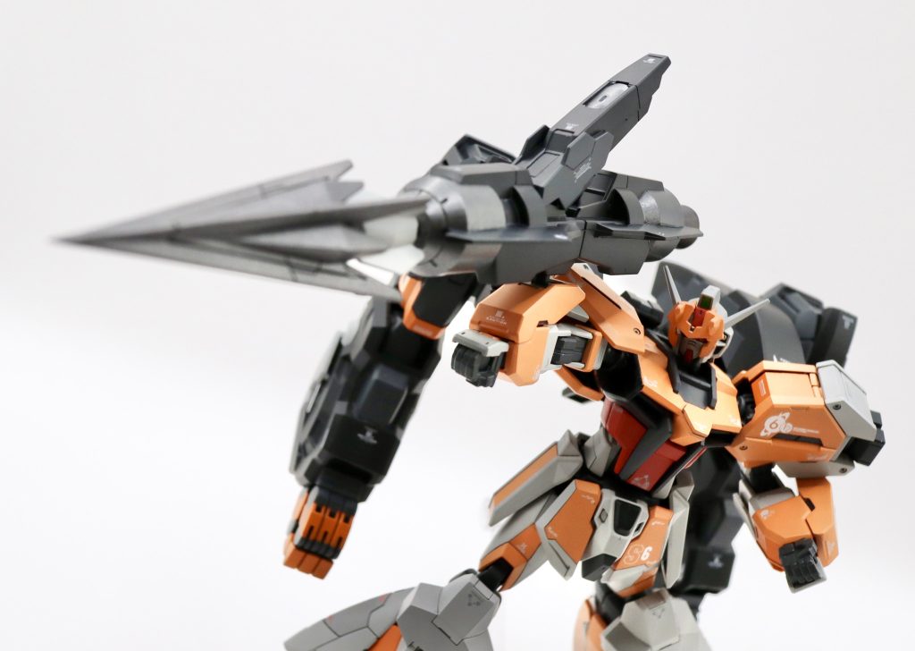 サタニクスウエポンはドリルに特化したものに（クローブはバックパックのアームで代替でｗ）ドリルウエポンを構えますが…重さに耐えられずに腕が下がってしまいます（なんとか撮影できましたが…もうちょっとカッコいい構図にしたかった…笑）