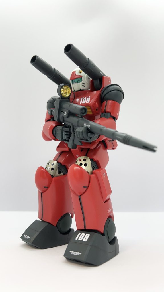 膝のプロテクターは金色にしてみました。