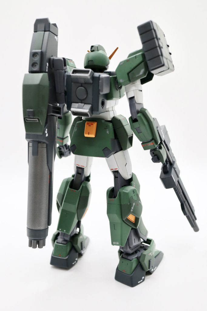 武装は劇中に出てきた軽装状態で作製。各部位色を濃淡で塗り分け、各部位にディテールを追加(スジボリ、パーツ貼付)をしています。