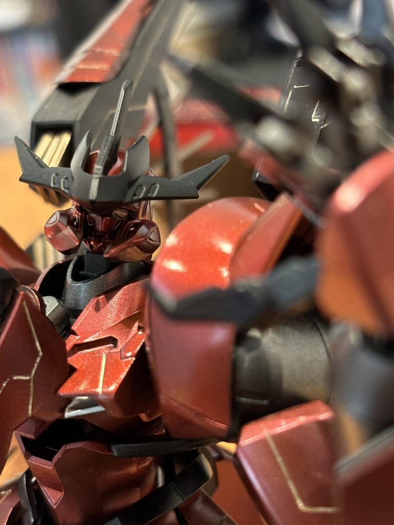 マスクが着脱式になってまして外すとガンダムフェイスが出てくるようになってます