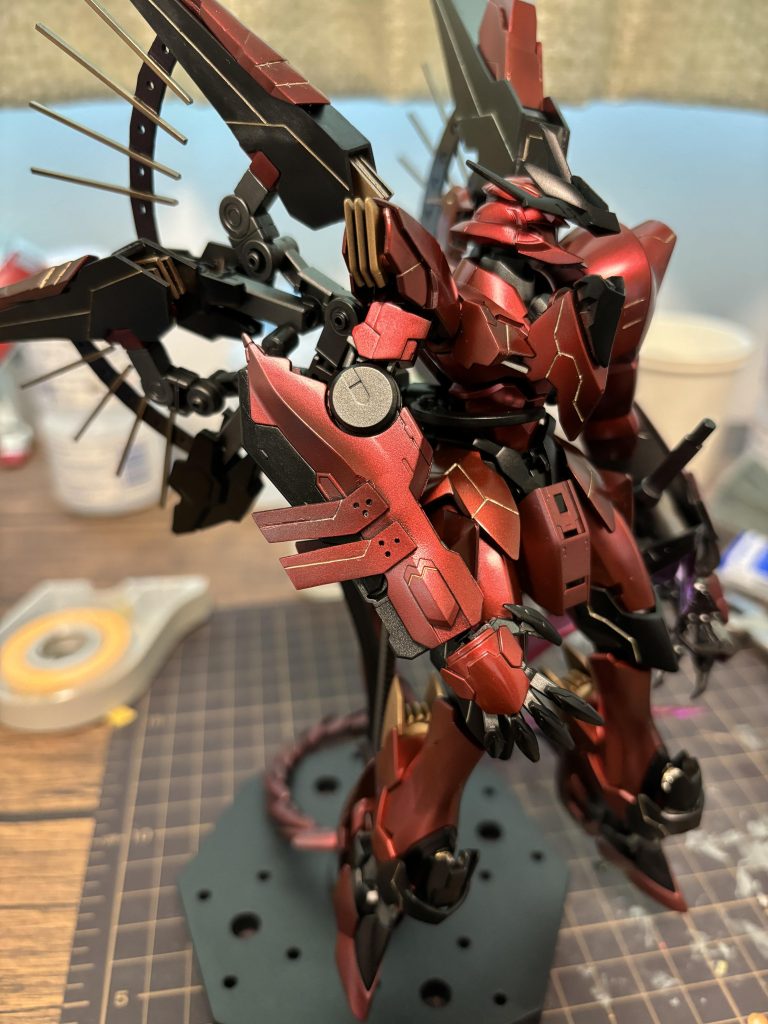 腕や羽をアシンメトリーにしてるのがお気に入りです。羽のパーツはスクラッチでプラ板から作りましたが個人的にカッコよく出来たので大変でしたがやってよかったです！