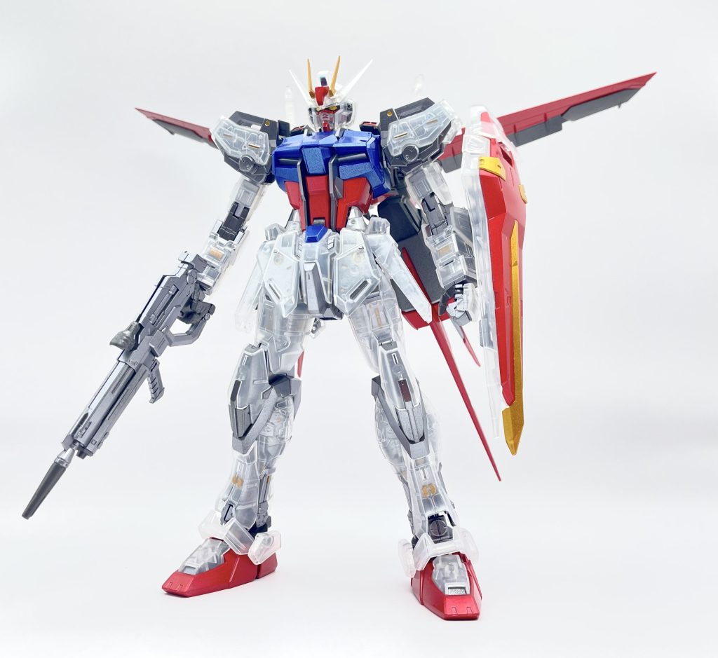 フレームはフレームメタリックで塗装、シタデルカラーのゴールドで塗り分けクリアパーツは納得いくまで全て磨き上げ、やりすぎるとエッジが死んじゃうのでほどほどに…