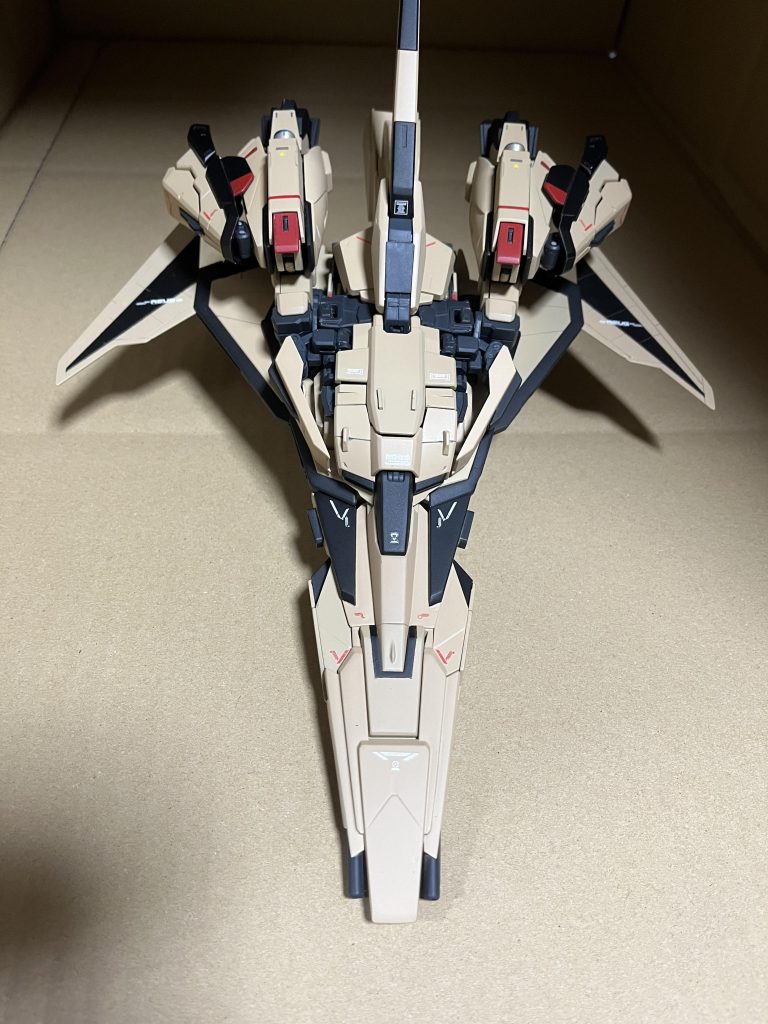 主翼を展開した高機動戦闘形態。前進翼は機動性に優れ高速戦闘に向いているそうです、前進翼+カラーリングでVF-19感を醸し出していますwデカールは手持ちの在庫を超適当貼ってます。