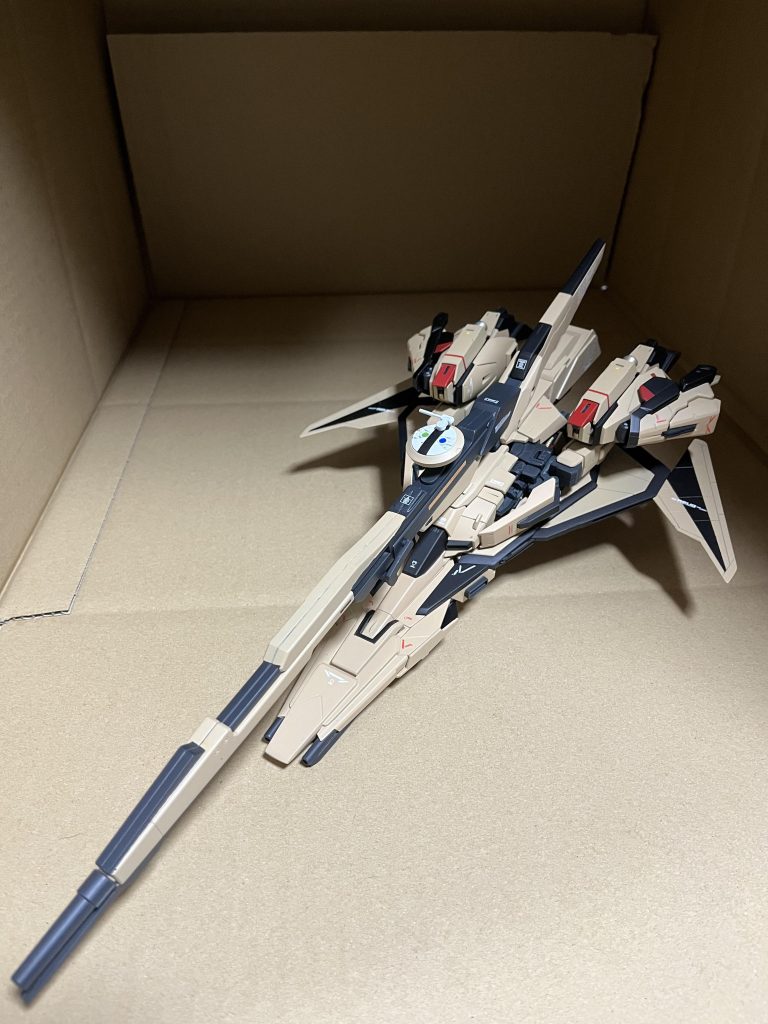 メガビームランチャーを装着、レドームは自作接続アームで側面から天面に移動出来ます。