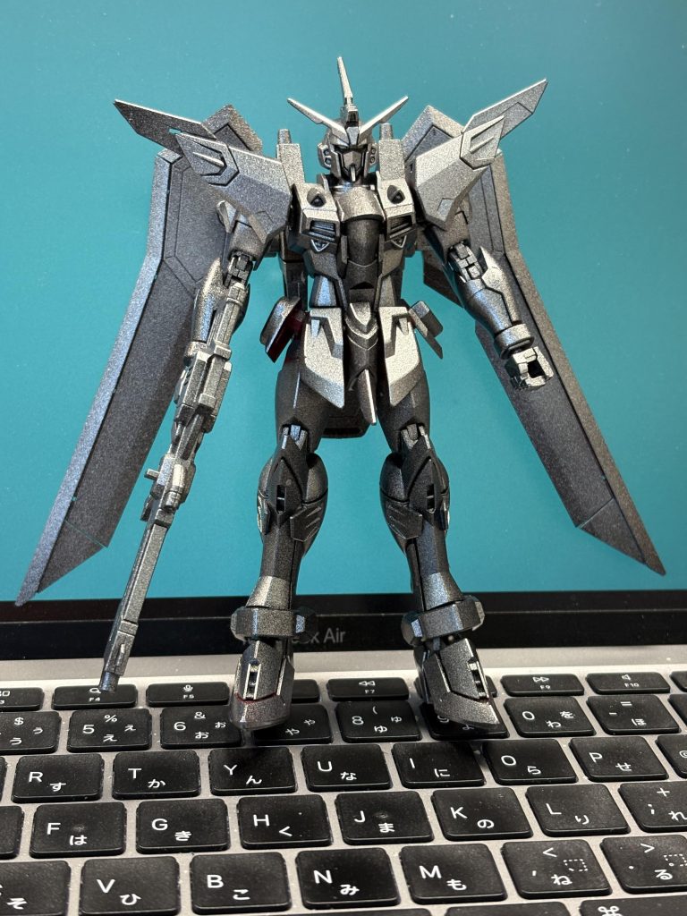 金属感を試行錯誤中です。今回は仮組状態にメタルブラック、その上にシルバーと吹いてこんな感じの下地からスタートしてみました。オレンジは自分としては上手く行った感がありますが、そのほかの色はなんとも…試行錯誤はまだまだ続きそうです。