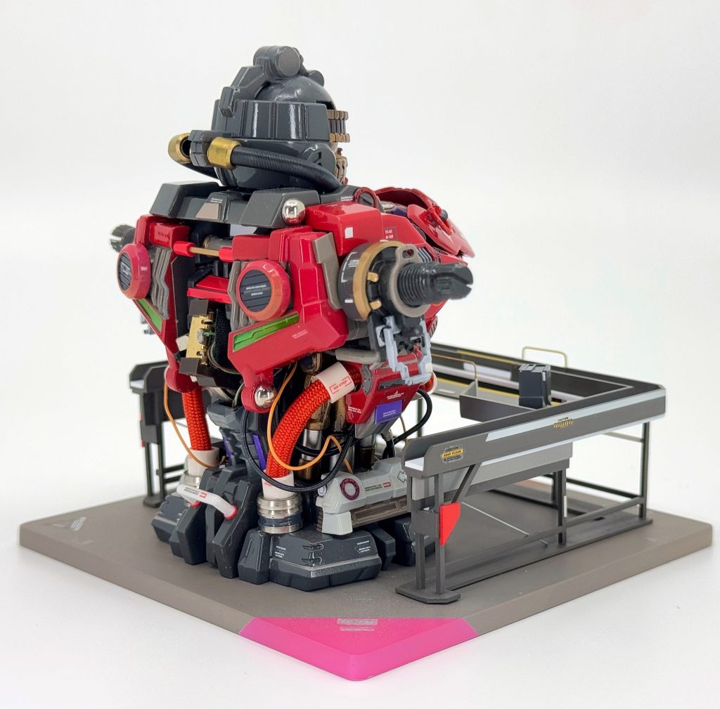 電飾のユニットは背面の空洞に電池ボックスとスイッチを入れ込む形で