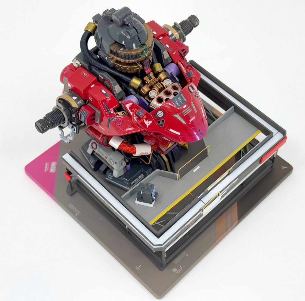 1・100のデッキクルーの人達を置いても良さそうかなと迷いながらコントロールボックスなど置いてみました。