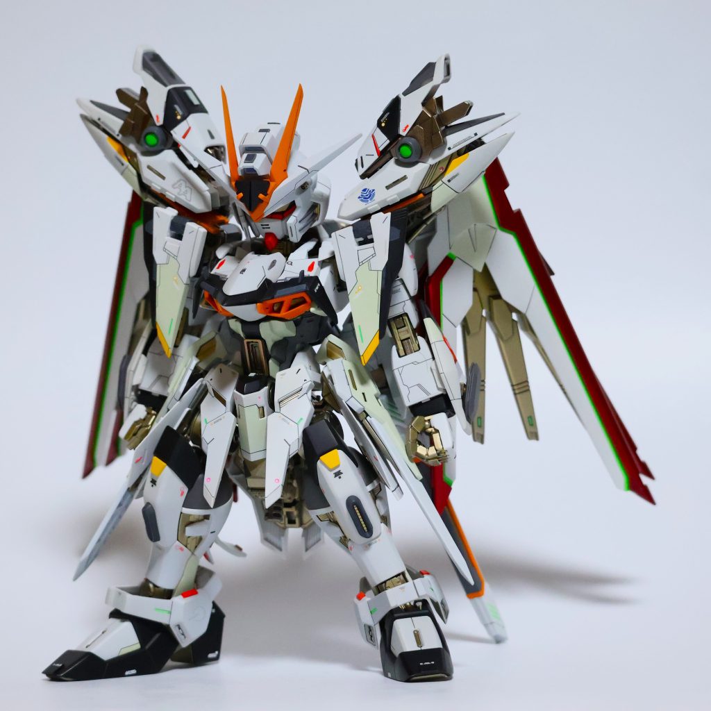前回制作したストライクインパルスの後継機という設定です。レジスタンスのリーダーに相応しい機体として「カイザー=皇帝」の名を付けてみました。・・・まぁこんな最新鋭の機体をレジスタンスが手に入れられるわけもないので経緯はお察しくださいw