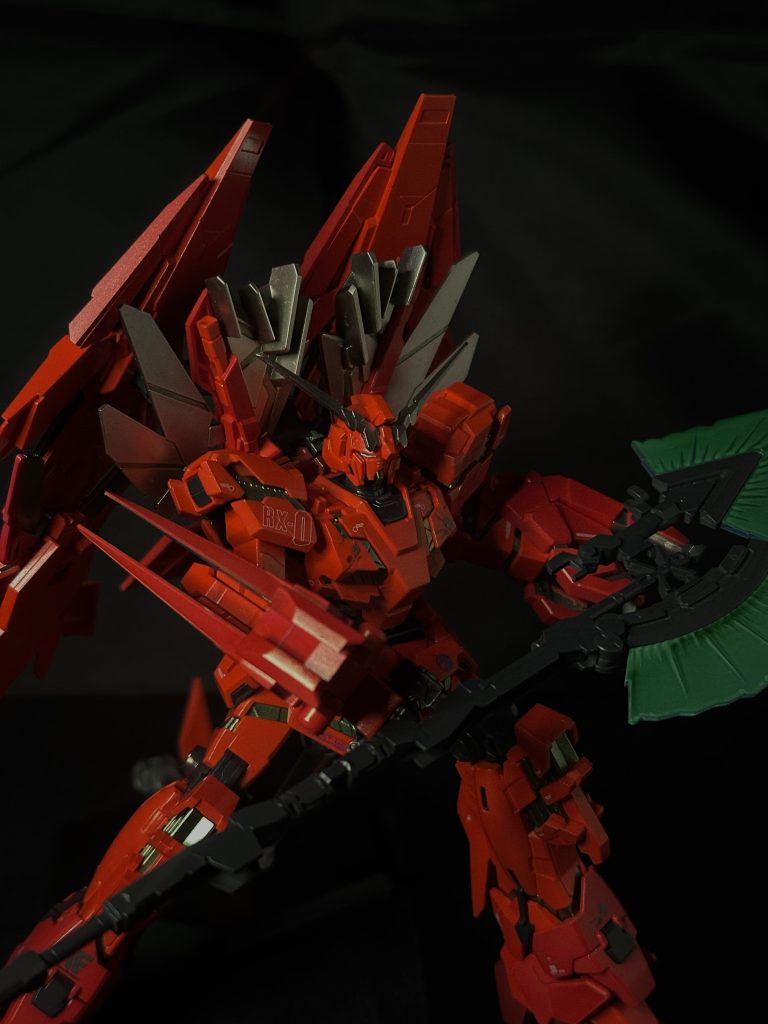 軽くアクションポーズ