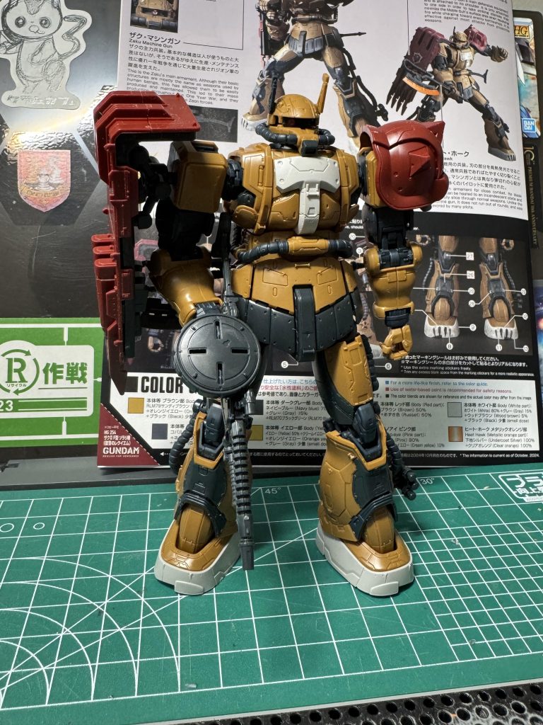 制作工程のご紹介です。まずは仮組み時のソラリ機仕様 復讐のレクイエム面白かった…☺️キット発売当初は主役機だしザクが先に売れるかと思いきやガンダムEXの方が人気だったらしいです。