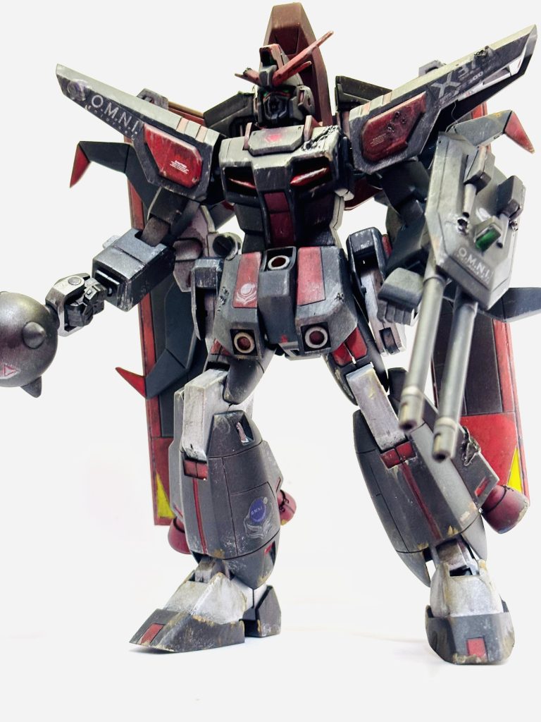 キレイに作るつもりが、角折れるわ、口のパーツなくすわ、羽壊れるわでなかなか手がかかりました後塗装も剥がれてます(gundam-kao9)