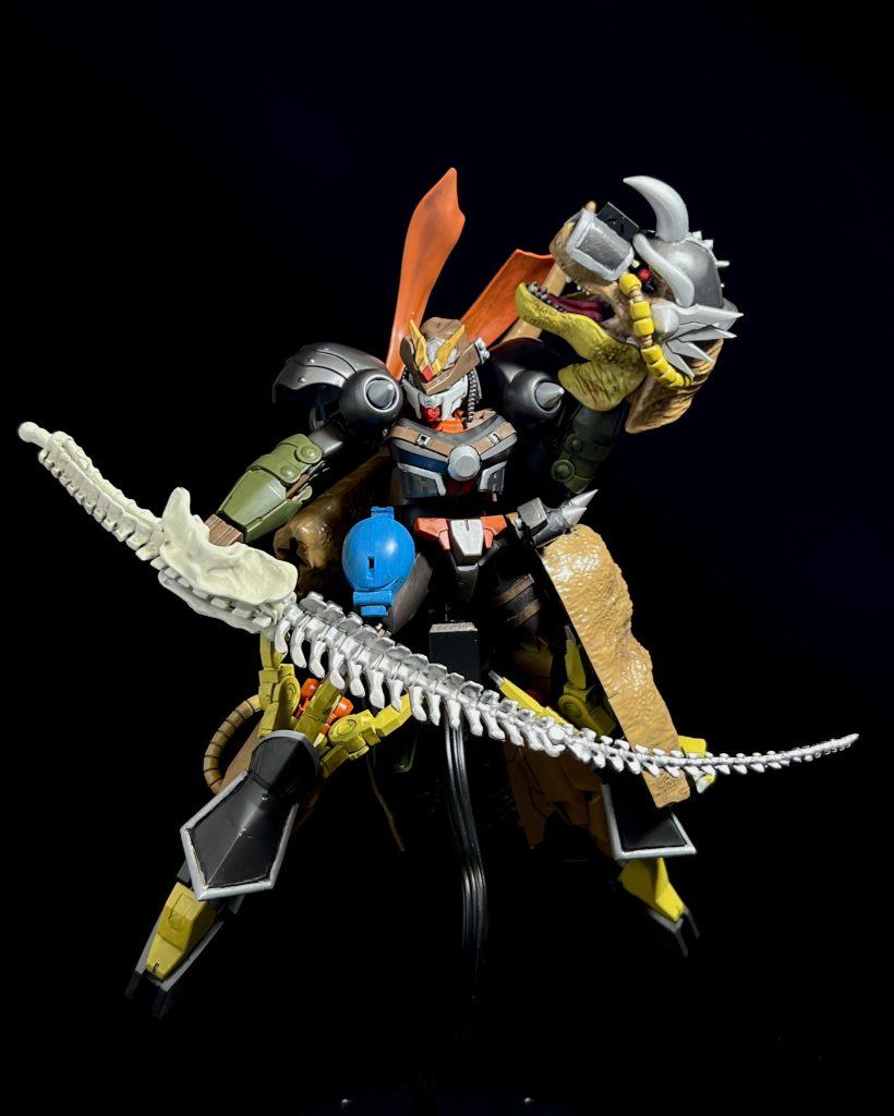 ▲必殺剣「骸龍骨」ティラノの背骨〜尾骨をそのまま武器としたもの。つまり「ティラノ脊髄剣」‼︎鋸状の刃が何重にもついた凶悪なデザイン...反りが大きく鞭っぽくも見えるのでインディとは相性が良い気がしています。