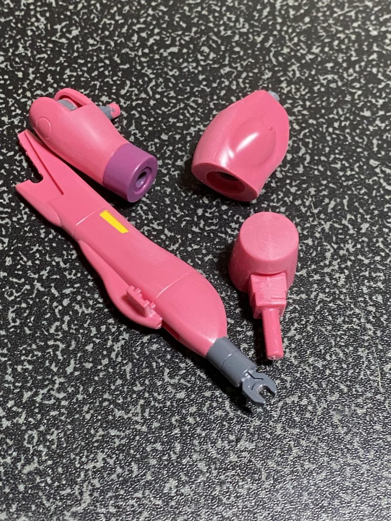 合わせ目消して白化してしまったので専用カラーでぼかす様に塗っています。全く違和感ない仕上がりになります。