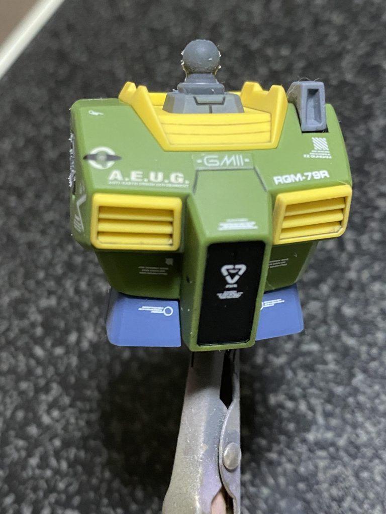 左胸のRGMー79Rの形式番号のデカールが欲しいが為にギリギリまで待ちました(笑)。