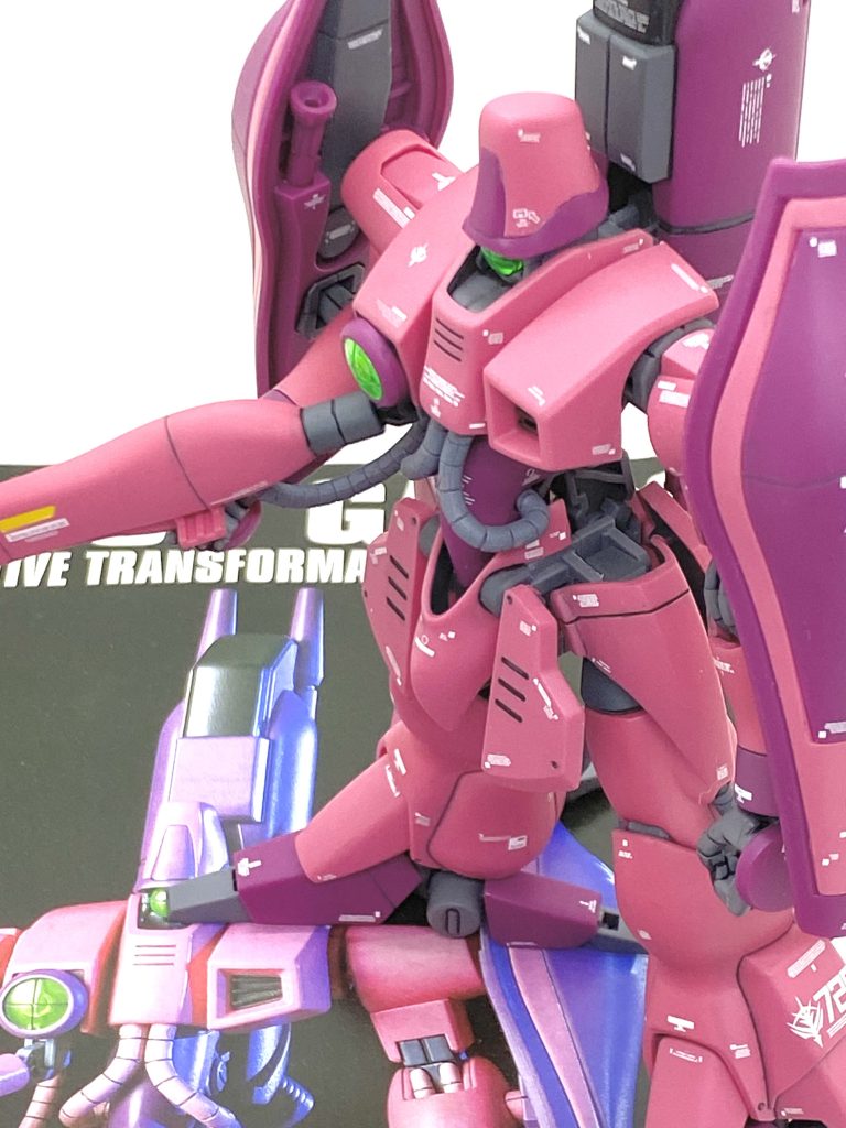 最後は説明書と。正直言ってかなり力を入れて作った割には塗った個所がほぼ見えず、キットのままのモールドもあっさりしてますから「こんな物か?」と思ってしまいました(汗)。だけど、異形感は抜群でガザCに対抗出来るのはMSA-0120(ドライグ)ぐらいだと思います(笑)。今は大人気で再販の度に量が少ないとはいえ瞬殺されるから、この異形感はマニア受けするのかもしれませんね(笑)。繊細なキットなので組み上げるのは気を付けた方が良いですが中々面白いキットなので見かけましたら購入をお勧めします。ご覧して頂きありがとうございました。