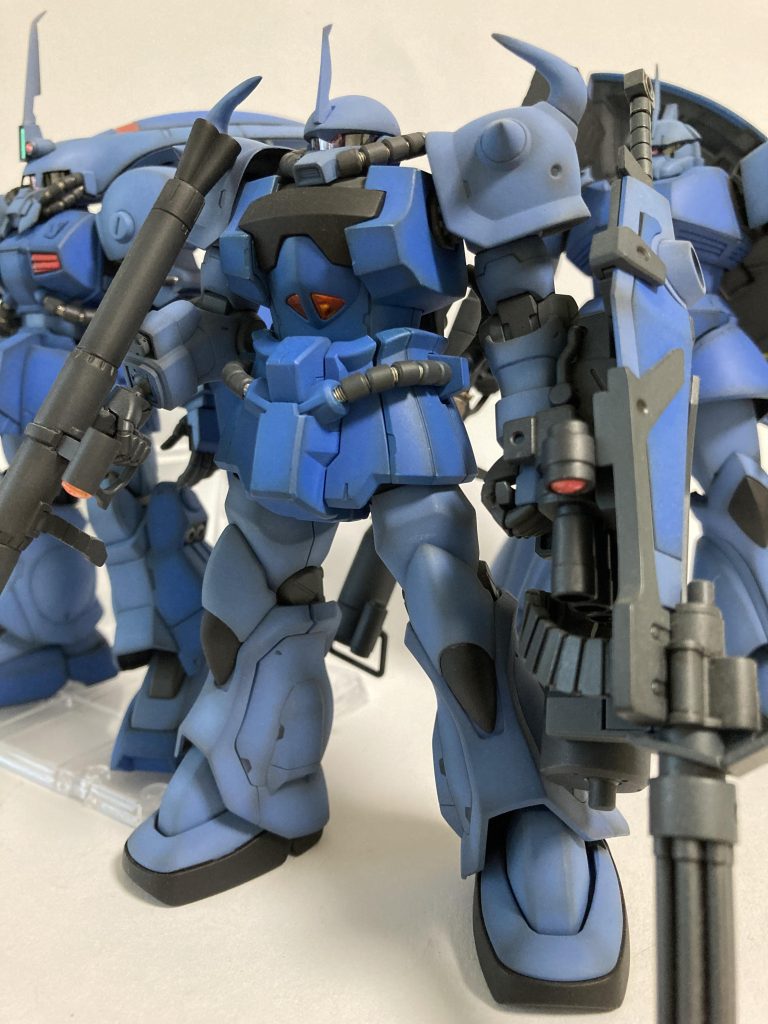 グフ・カスタムは実はノーマルカラーのままではありません。ちゃんと青の部隊用に塗っています