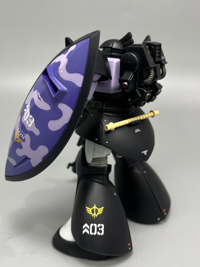 武器はキット標準装備のものを使用、シールドは私の好きなクラウド迷彩にしてみました。宇宙で迷彩は意味無いだろ!と思うかもしれませんが、隠れるというより、ちょっとオラオラした雰囲気にしてみた感じですね😁