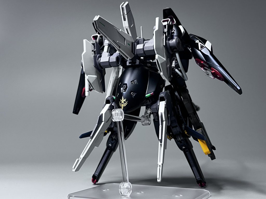 ガンダムルブリスのシールドビットも各所にマウント。