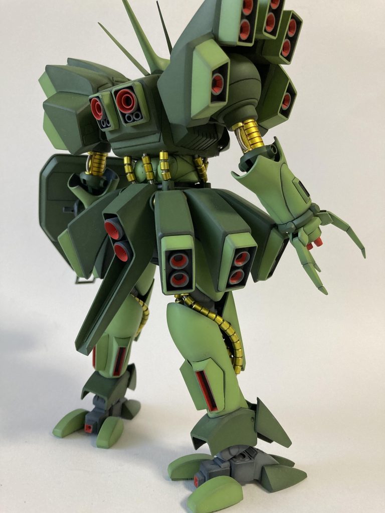 とにかくバーニアが多く、塗り分けが大変…