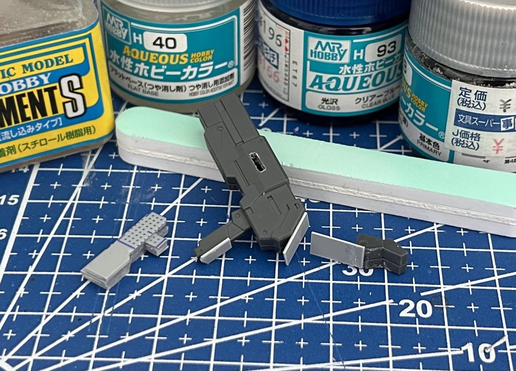 GNビームピストルⅡの代替え武器は30MMのオプション武器とプラバンで作ってみました。