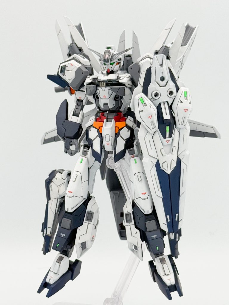 ▲合体時そしてお待ちかね、ドッキングした姿がこちら。アーマーによる全身のボリュームアップが目的でしたが、水星キットとコアガンダム系ではなかなか相性の悪い部位もあり、まとまるまでに苦労しました。