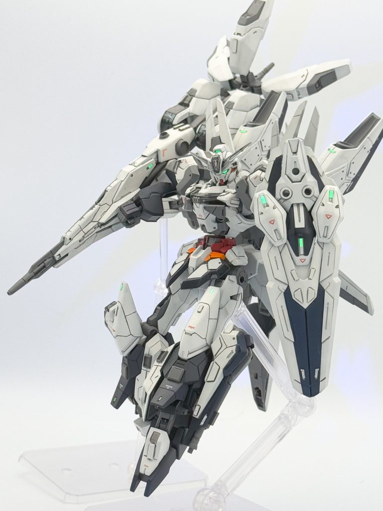 それでは最後に決めポーズ、非常に可動は厳しいですがキャリバーンらしいライフル構えでヒロイックな一枚をパシャリ!以上、最後までご覧頂きありがとうございます。こちらで主役機コンに参加させて頂きます。また、こちらが2024年最後の投稿になるかと思います。作品数こそ少なかったですがビルドコン入賞という名誉な体験をさせて頂きました。運営のGUNSTA様は勿論、いつも作品を見て下さる方には感謝が尽きません。皆様今年1年、誠にありがとうございました!