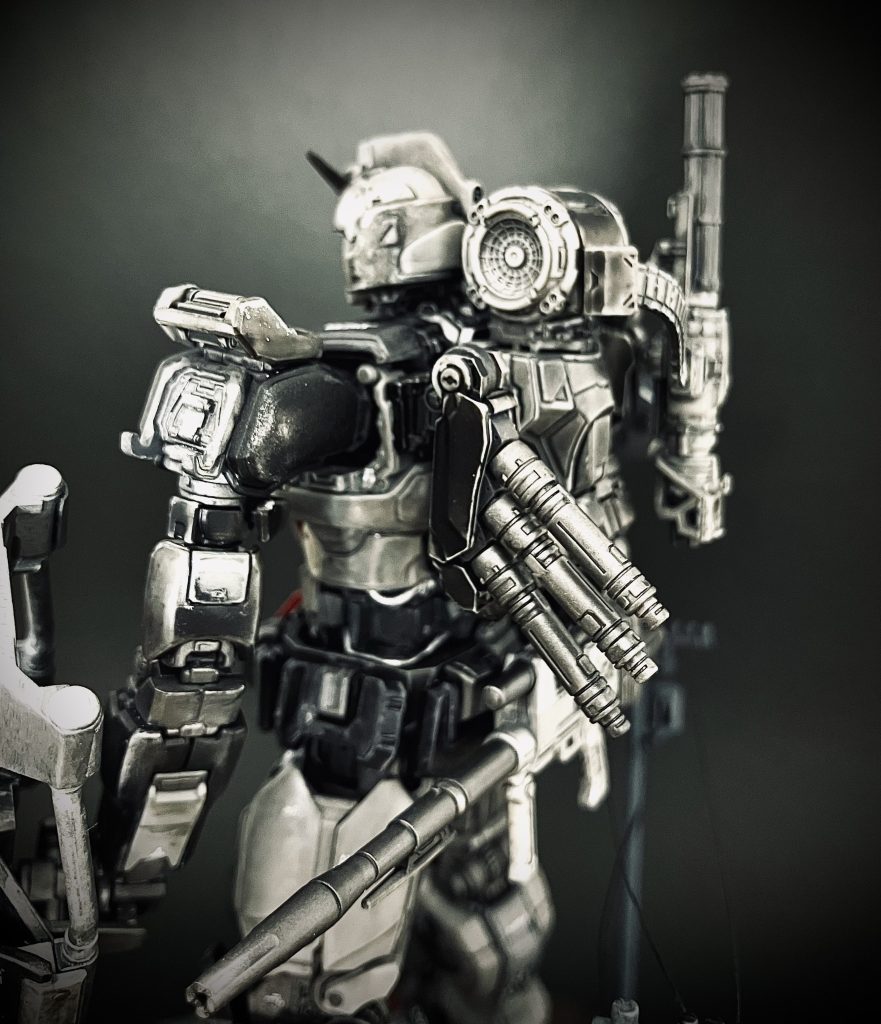 ビームサーベルのゲート処理はかなり大変でしたが、そのおかげで とてもリアルに仕上がりました。これだけエナメルでウォッシングしてます。もちろん3本だけです🤭