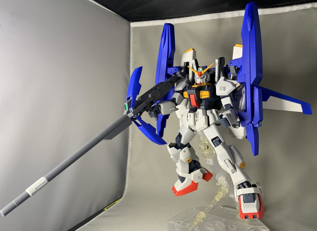 Gディフェンサーも大きく手は加えずに合わせ目を消して全塗装。