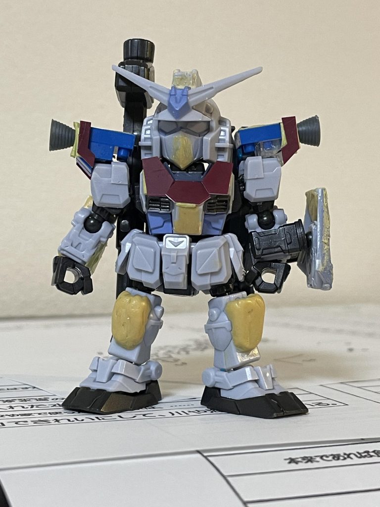 最初はハーゲンダッツのフタとミニレゴブロックからスタート。雑コスプレ感がすごい。