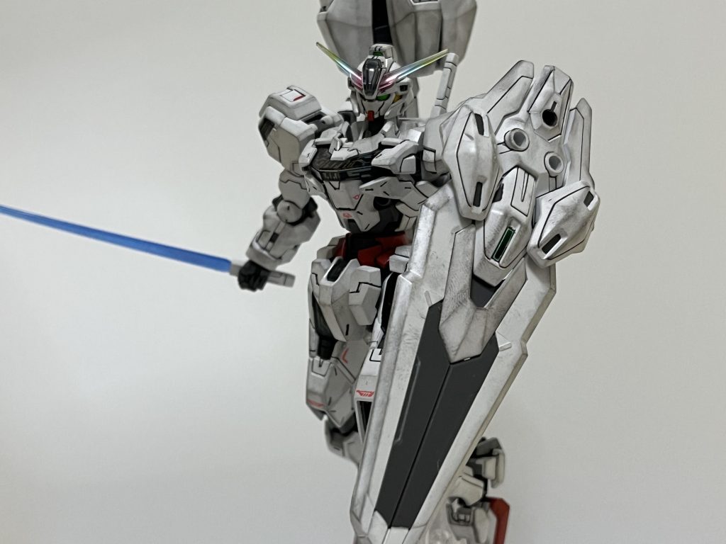 キャリバーンは押収され、格納庫に保管されていた機体なので割と綺麗に残っていたんではないかと思っていたのでトップコートも半光沢でキレイめに仕上げたかったんですが、歴戦の戦士のようになってしまいました💦きちゃない…