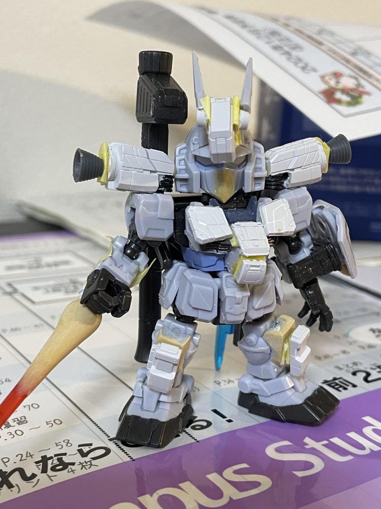 1/200横浜ガンダムを全身に貼り付けて、なんとかそれっぽいイメージに纏められたかなと、自分を納得させました。