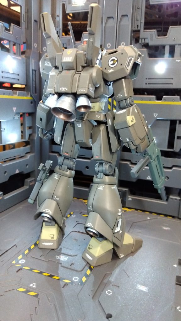 背面　後姿はノーマルジェガンとさほど変わらず。