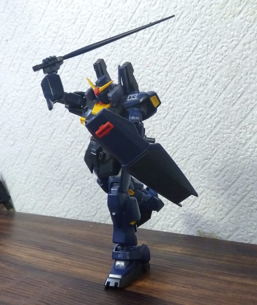 走りながら攻撃を向かうをポーズが好きなのでこのポージングでばかり撮影してるのですが…ポージングで再現するのは難しいですね(gundam-kao5)