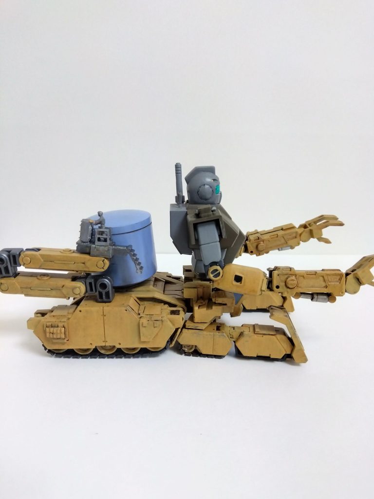 側面図。車両部は30MMのエグザビークルを使用しました。