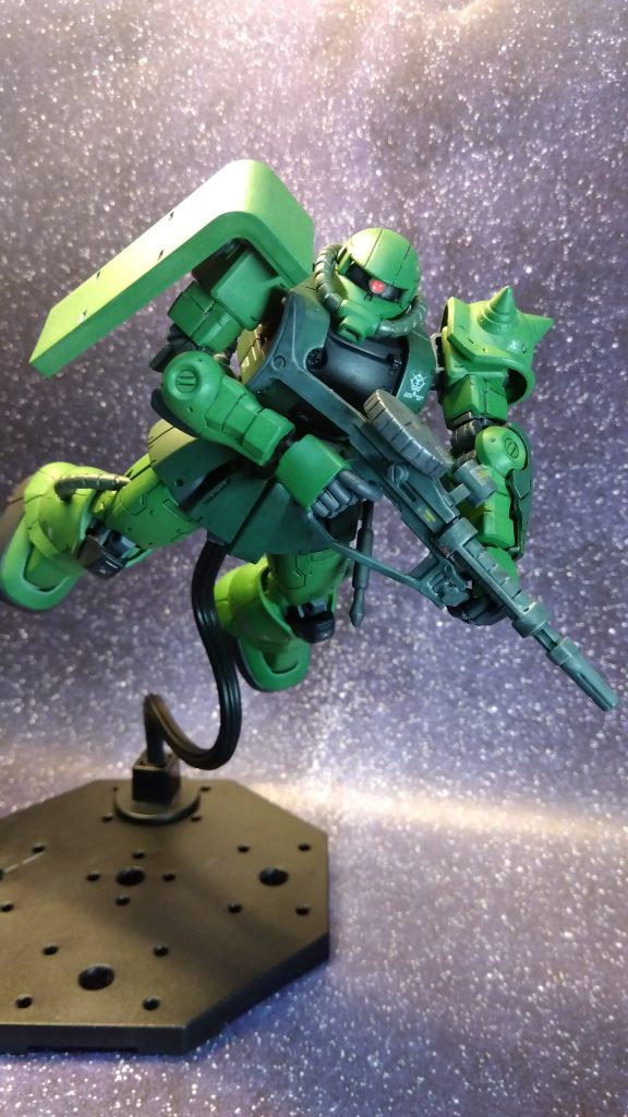 塗装したらベルトリンクがバキボキに。なのでヅダからマシンガンを拝借。