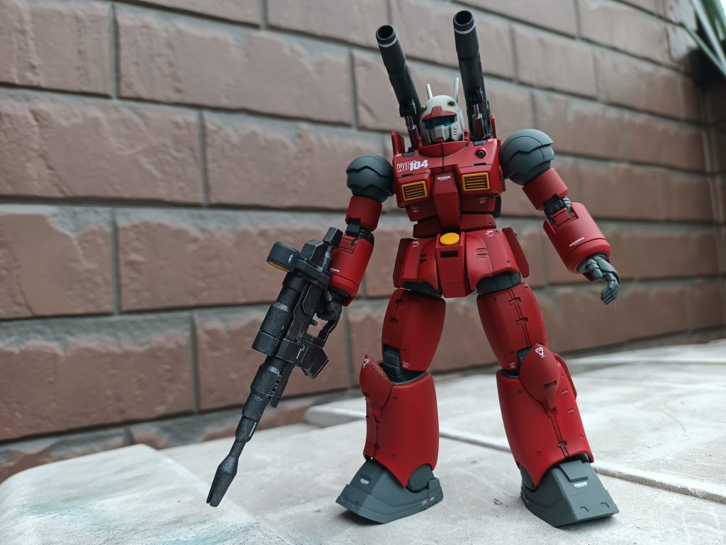 ストレート組みですが、ところどころにすごいパーティングラインがあって、表面処理が大変なキットでした。赤いところは黒サフから立ち上げて赤を重ねていますが、全体的に色味がバラバラになってしまって、ちょっと失敗しています。