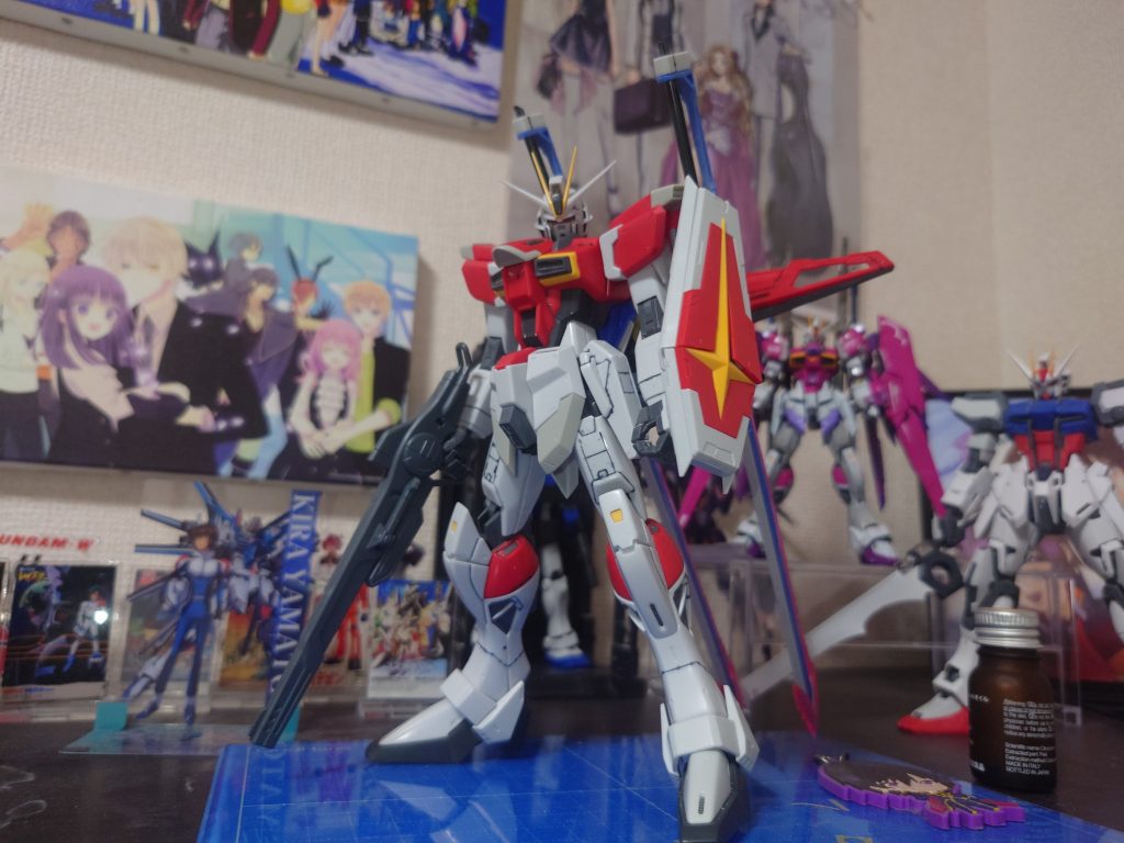 塗装前でふ、筋彫りし直しと首延長、レールガンラックできるように加工各パーツを400～2000まで表面処理したあとWAVEのフィニッシュスティックで光沢仕上げにして塗装…もうやりたくねぇw