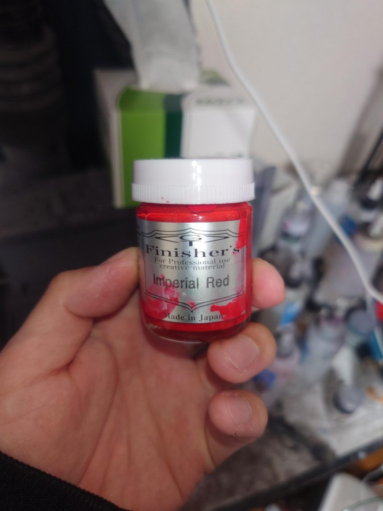 最終的には黒下地にフィニッシャーズのインペリアルレッドで決定しました。