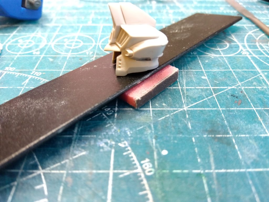 フェイスガードの延長。