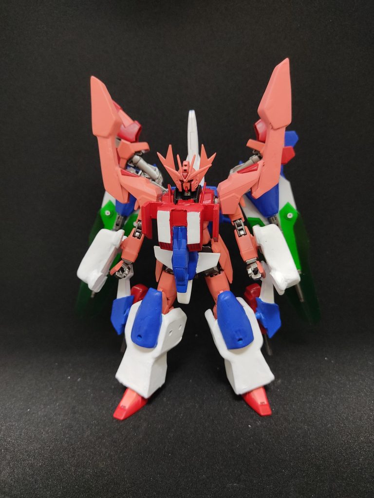 HGパーフェクトストライクフリーダムをベースに製作しました。使い手のミヤマ・サナがヒカリノアイのDNA元の星野アイの高橋李依さんのため。