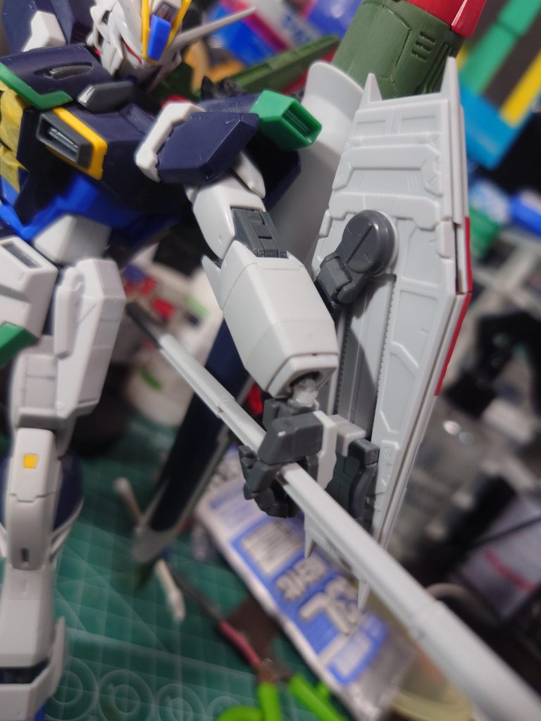 ジャベリンを返し手で持てるようにプラ棒で角度つけて加工