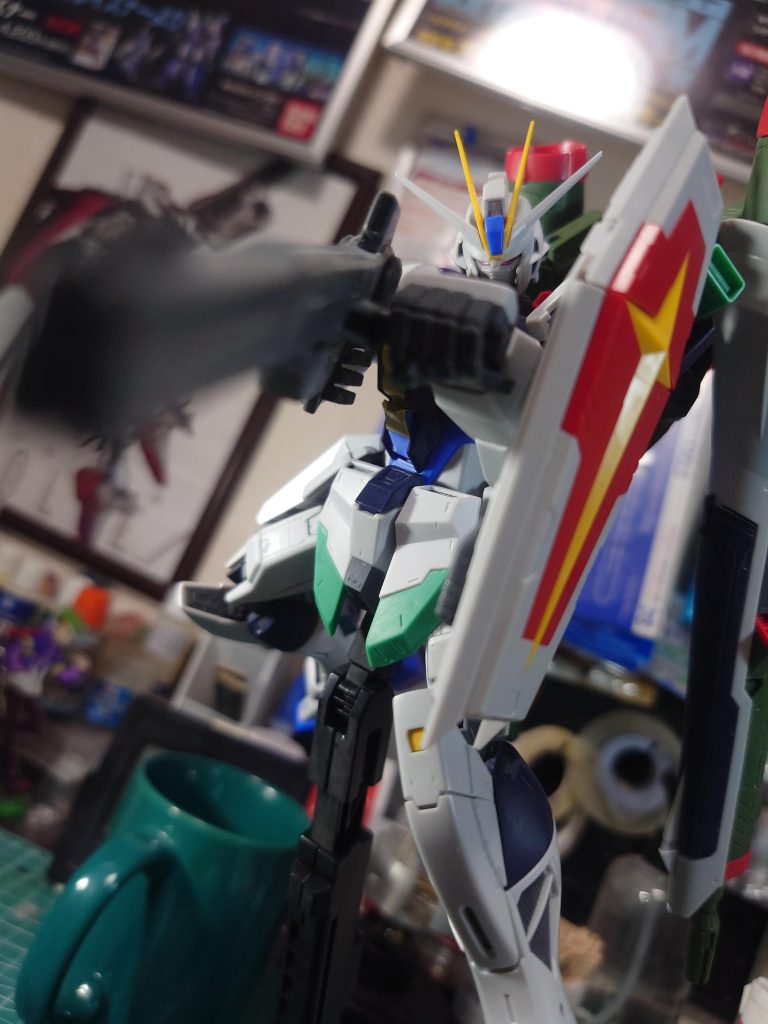 後は筋彫り追加したくらいかな？以下塗装前のポージング、やってて楽しかった〜