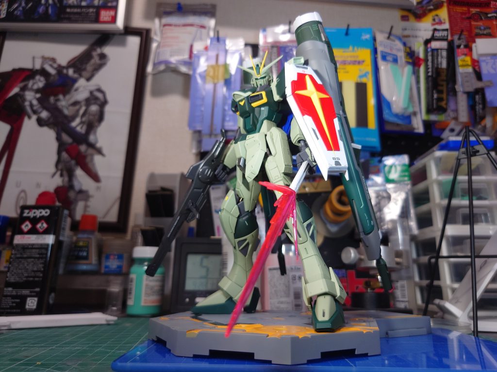 カラーレシピは忘れちゃいました…確かガンダムカラーのザクグリーン使ったり、フィニッシャーズのピュアグリーン使ったかな？覚えてないっすね😅それとオマケでアクションベースも塗りましたが撮影忘れました