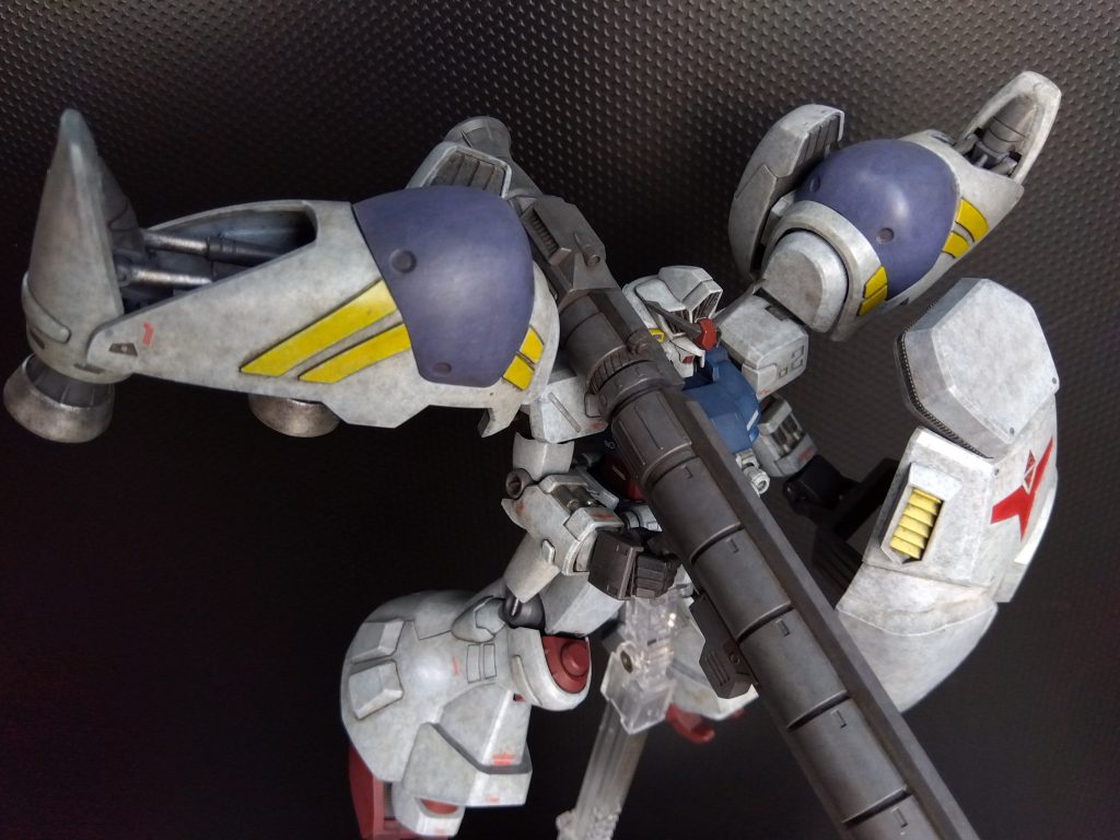 各箇所はそれぞれの系統色を2〜3色塗り重ねました。 胴体部は間にイエロー系を挟んでいます。