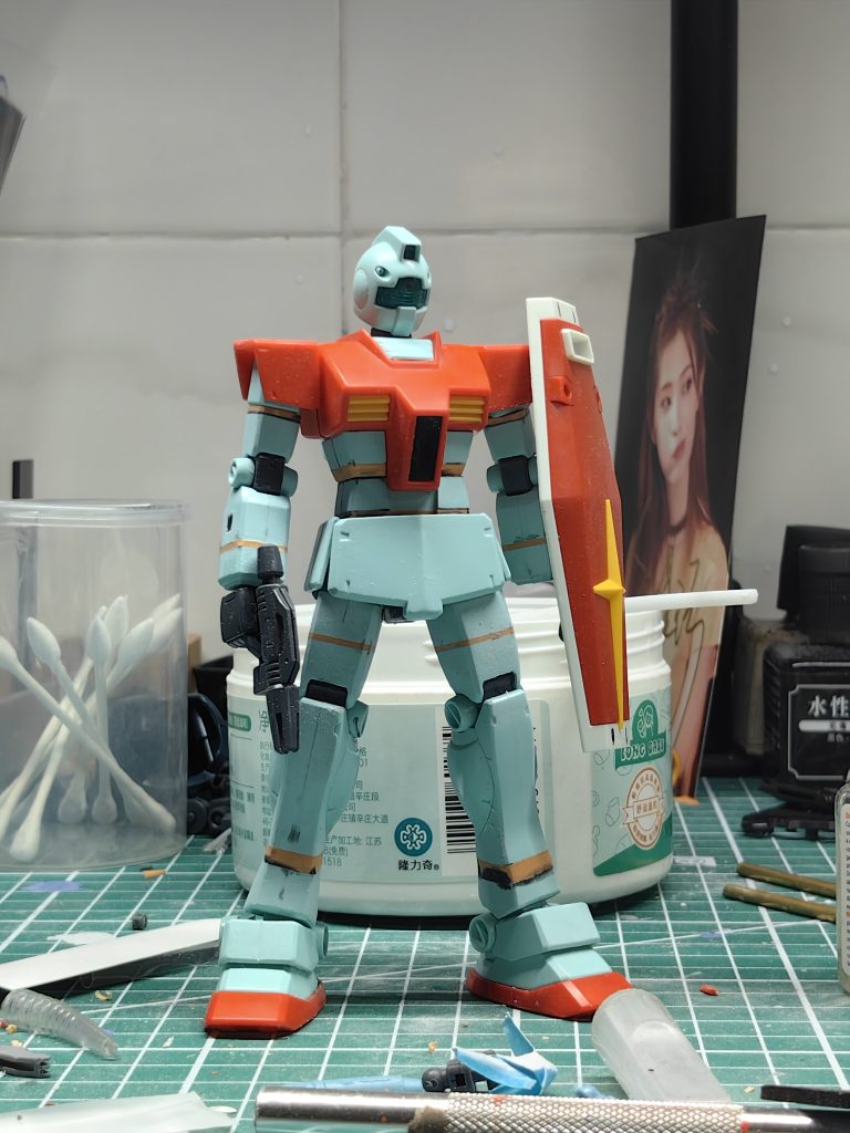 胸，腰、手、脚は比例して長くなっています