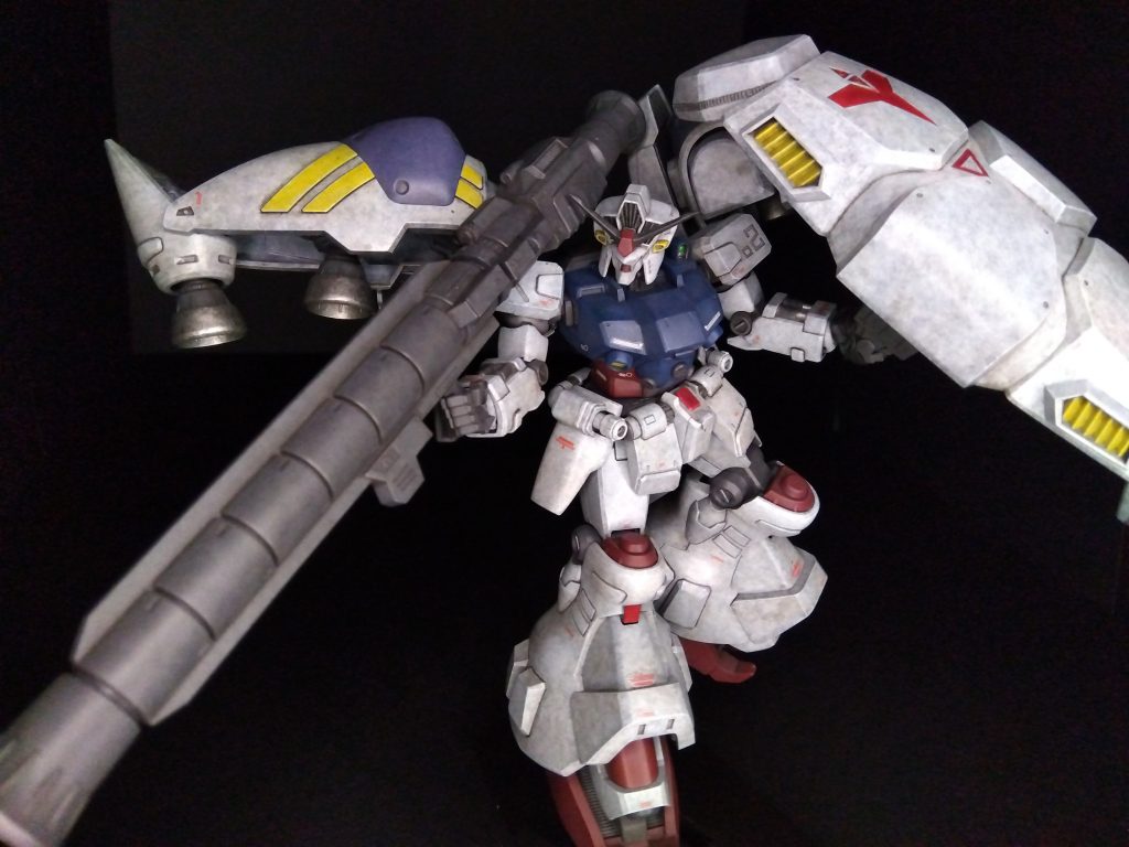 箱絵で胴体とバインダーの青っぽい部分の色が違ったので、それに合わせて胴体を青系。バインダーの方は紫系に塗りました。