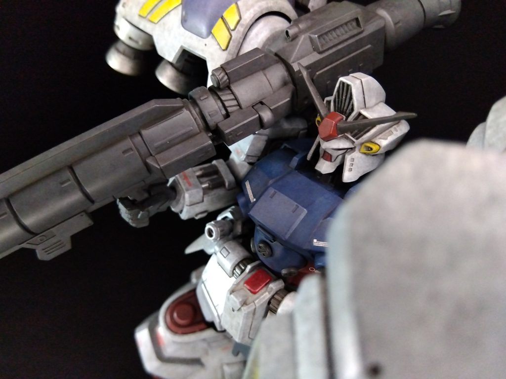 アトミックバズーカ等のグレーはグレー系だけでは上手くムラを出せなかったので、間に黒を挟んでムラが出せるようにしました。