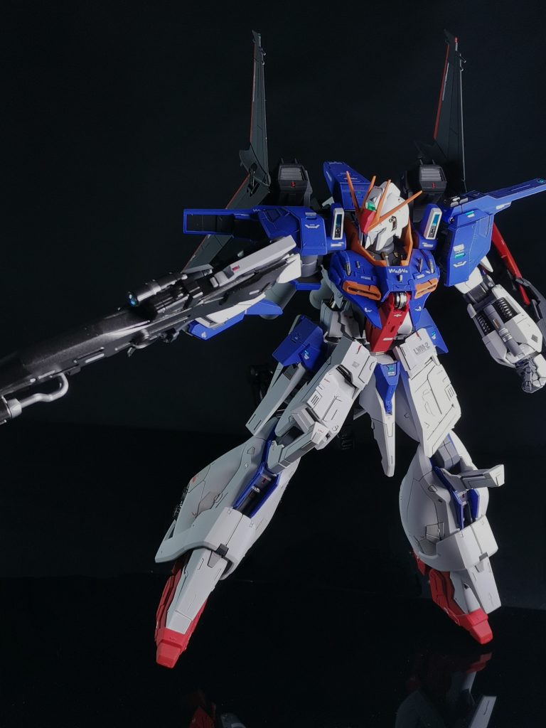 ライフルは構える事をあまり考えず盛り盛りにしたため保持が全く安定しません。「 持ち手を流用すれば大丈夫やろw」などと安易に考えすぎてました。でも反省はしていない様子。